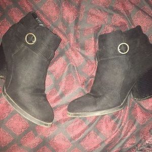 brand new , never wear , cleaning out closet.